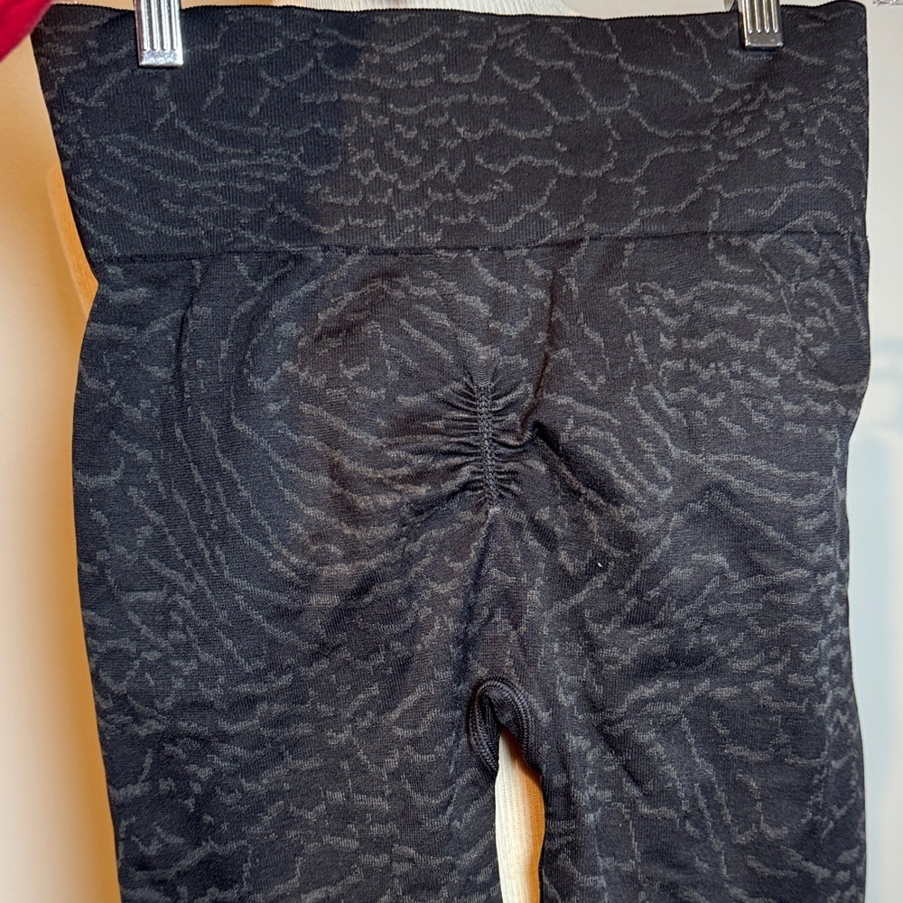 Gymshark Charcoal Textured Shorts - Picture 4 of 4